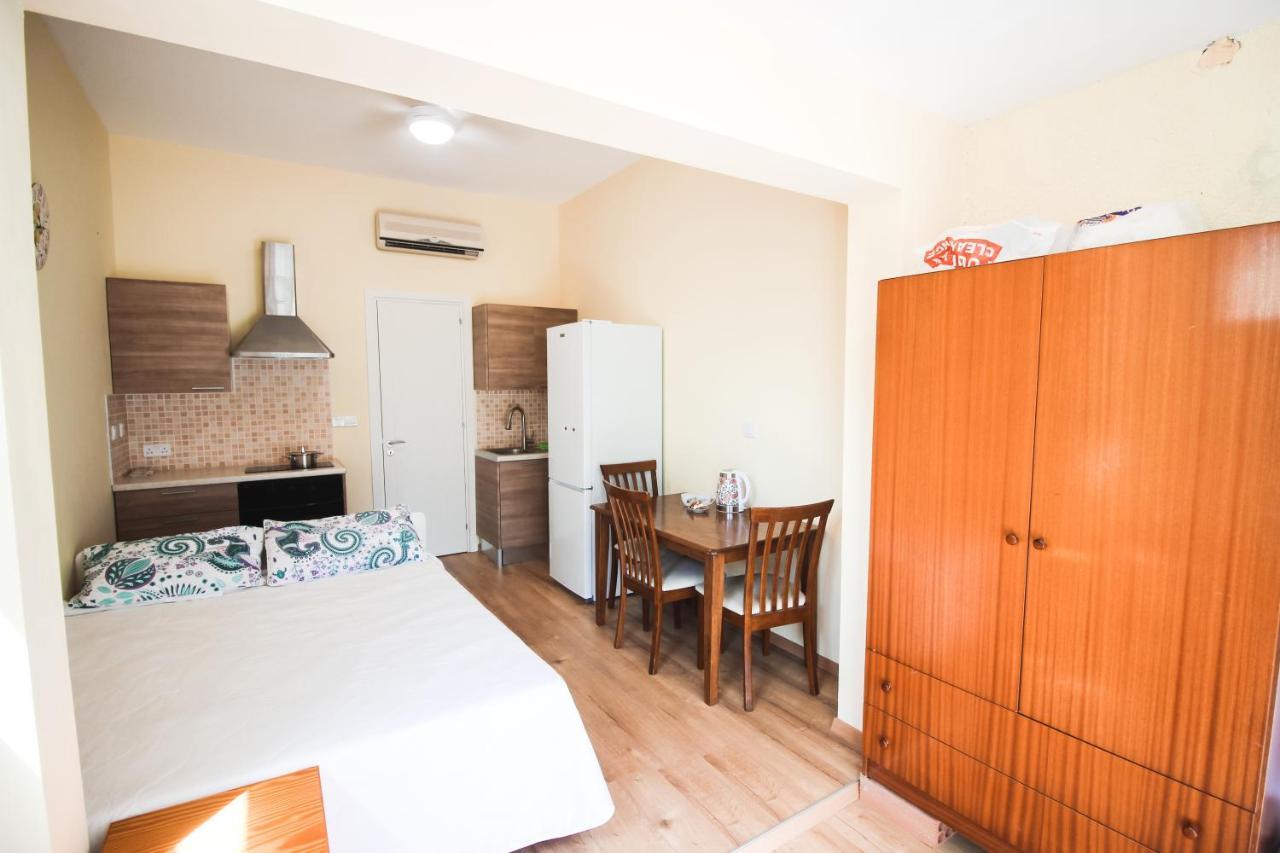 Moon-Light Studio Hotel Larnaca Exterior foto