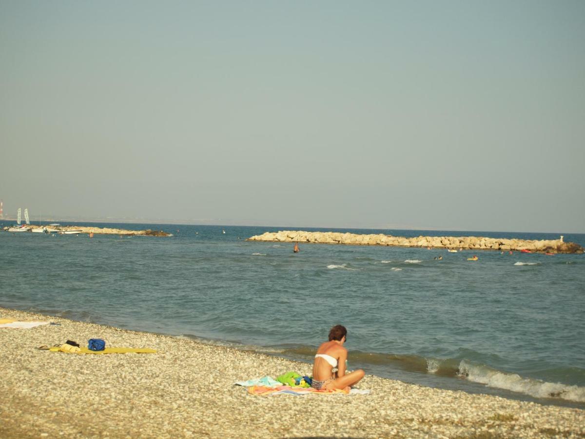 Moon-Light Studio Hotel Larnaca Exterior foto