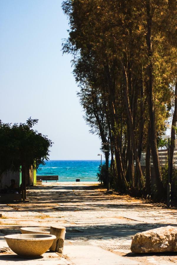 Moon-Light Studio Hotel Larnaca Exterior foto